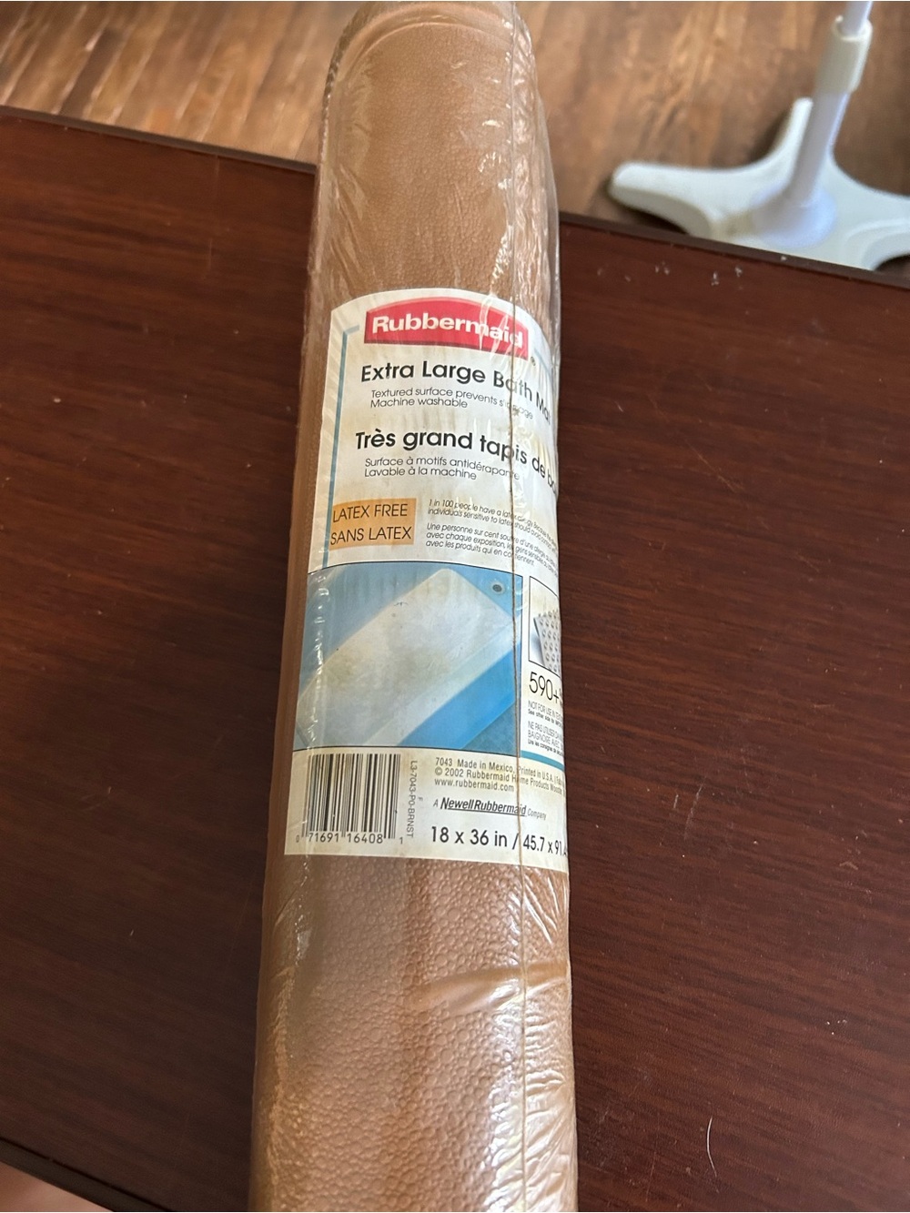 NWT Rubbermaid Extra Large Bath Mat - Tan, 18 x 36” 590+ suction cups
